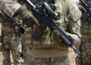 Komandolar sınır ötesinde!