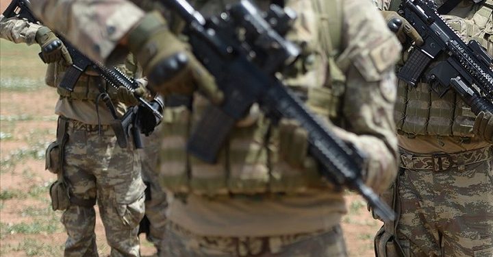 Komandolar sınır ötesinde!