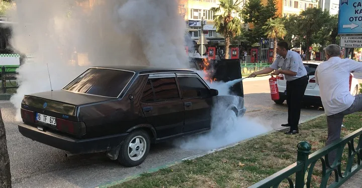 Bursa’da seyir halindeki araç yandı!