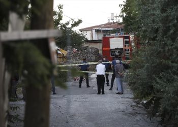 Gecekonduda yangın: 1 ölü