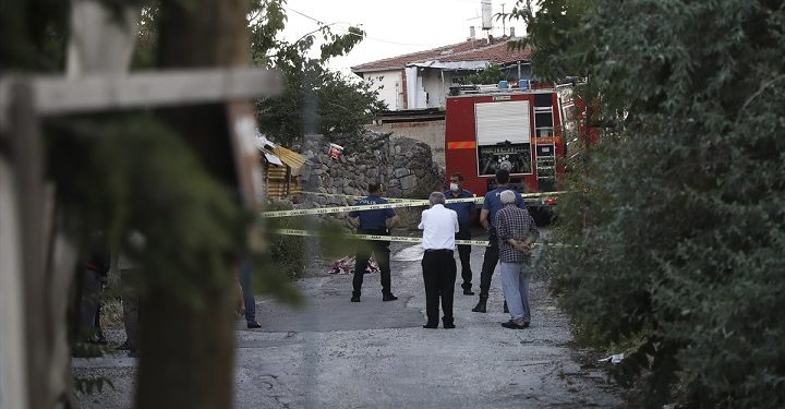 Gecekonduda yangın: 1 ölü