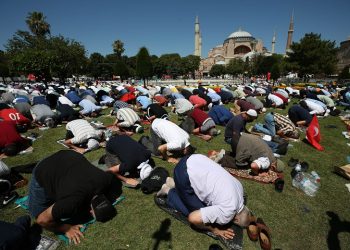 Ayasofya’da 350 bin kişiyle Cuma Namazı