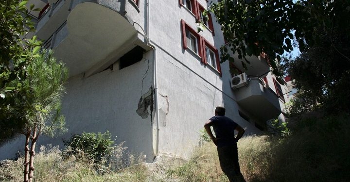 Mudanya’da 7 katlı binanın kolonu patladı! Bina boşaltıldı