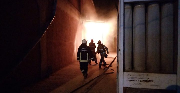 Bursa’da mobilya imalathanesinde yangın
