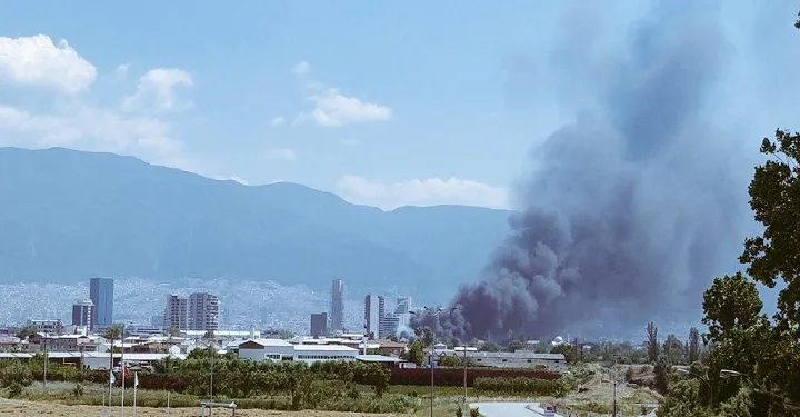 Bursa’da İstanbul Caddesi’nde yangın!