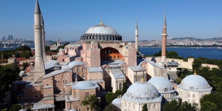 Ayasofya’da ilk namaz hazırlıkları