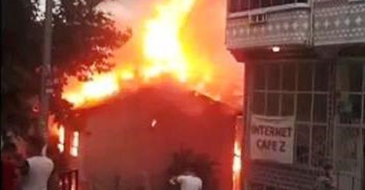 Bursa’da 2 katlı ev alev alev yandı