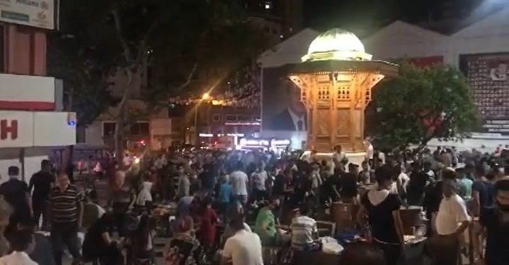 Bursa’da alışverişteki kalabalık ve tedbirsizlik ürküttü