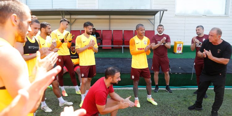 Galatasaray’da bir ayrılık daha