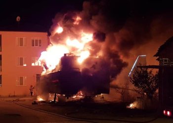 Gemlik’te lüks yat yandı