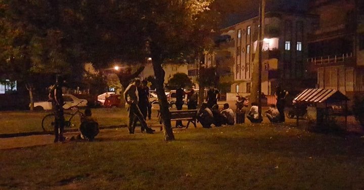 Bursa’da parkta uyuşturucu alemi
