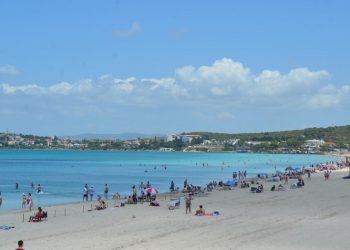 Plajlarda yoğunluk… Sosyal mesafe unutuluyor