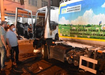 Diyarbakır’da temizlik aracını yaktılar