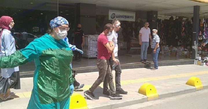 Mağaza müdürüne maske dayağı