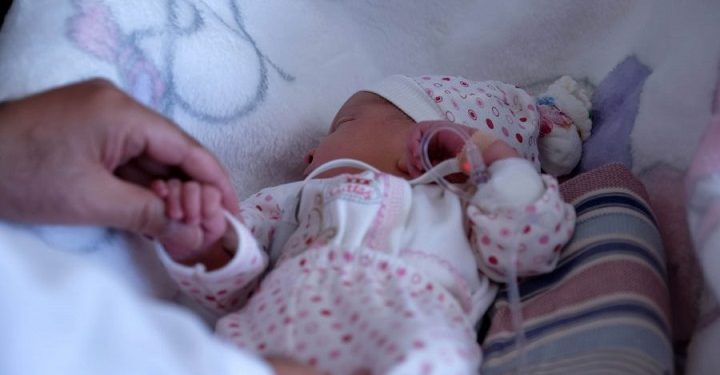 2 günlük bebeği sokağa terk ettiler