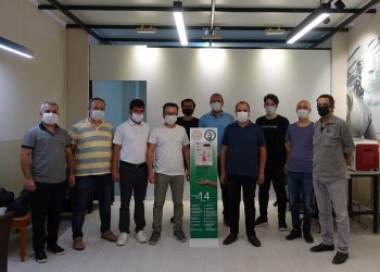 Bursa’da temassız ateş ölçüp dezenfektan veren cihaz üretildi