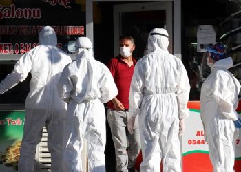 Karantinada olması gereken çiğ köfteci satış yaparken yakalandı