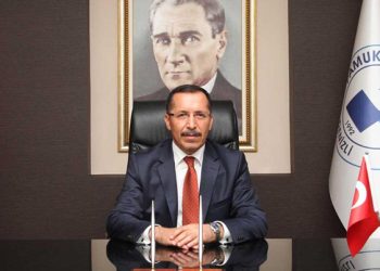 YÖK, tartışılan rektörü görevden aldı