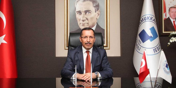 YÖK, tartışılan rektörü görevden aldı