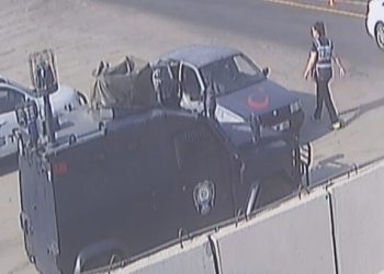 Hamile kadına, yol kontrolündeki polis doğum yaptırdı