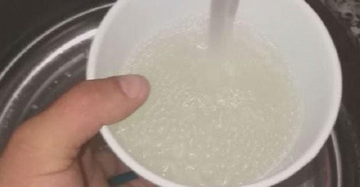 Kurban atıkları dereye atıldı, içme suyu bu hale geldi