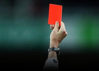 Kasıtlı öksüren futbolcuya kırmızı kart