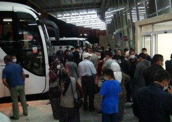 Asker uğurlamada sosyal mesafe unutuldu