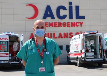 Bilim Kurulu Üyesi: 1 kişi 100 kişiye virüs bulaştırıyor!