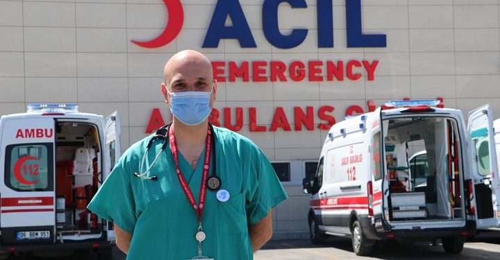 Bilim Kurulu Üyesi: 1 kişi 100 kişiye virüs bulaştırıyor!