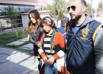 Bir günlük bebeğini, ağzını bezle kapatarak öldürdü!