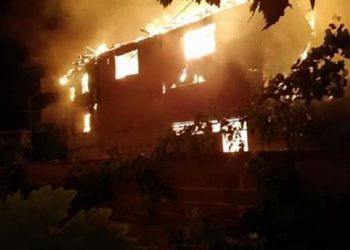 Bursa’da 3 ev cayır cayır yandı!