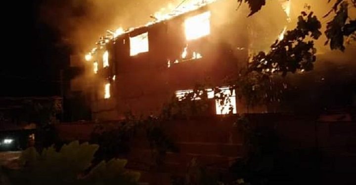 Bursa’da 3 ev cayır cayır yandı!