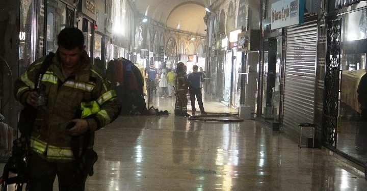 Bursa’da Tarihi Kapalı Çarşı’da yangın!