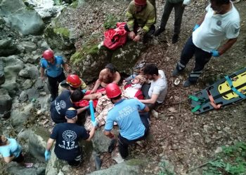 Bursa’da 15 metre yükseklikten düşen genç yaralandı