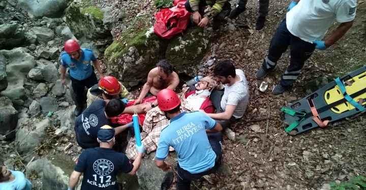 Bursa’da 15 metre yükseklikten düşen genç yaralandı