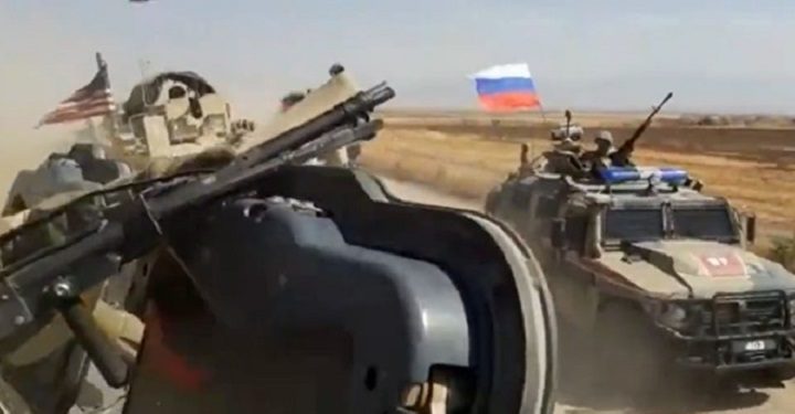 Rus askeri aracı, Amerikan ordusuna ait bir araca çarptı!