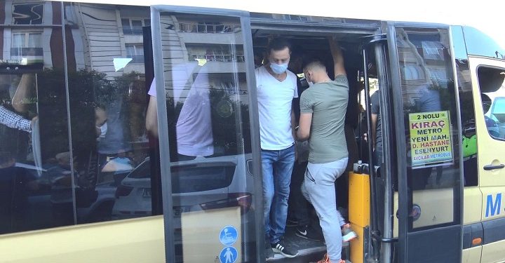 İstanbul’da yine aynı manzara: Minibüsten 40 kişi çıktı