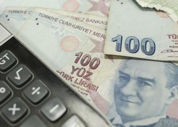Türkiye ikinci çeyrekte 9,9 küçüldü
