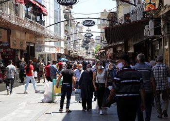 Sokaklarda bayram sonrası yine ürküten kalabalık