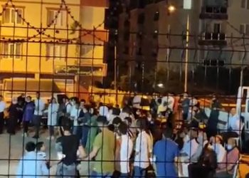 Bursa’da virüs yine unutuldu! Sokak düğününde halay…