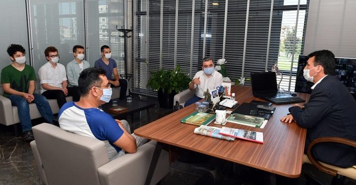 Osmangazi’de Başkan Dündar, ilk mezunları ağırladı