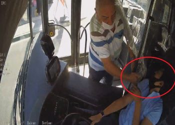 Seyir halindeyken otobüs şoförünü yumrukladı!