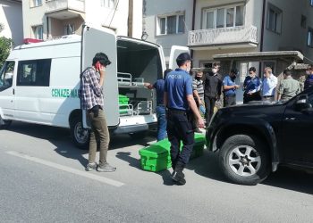 Ölü bulunan kadının boğazında bıçak yarası tespit edildi