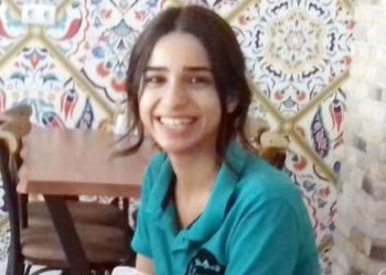 Para vermeyen kız kardeşinin boğazını kesti