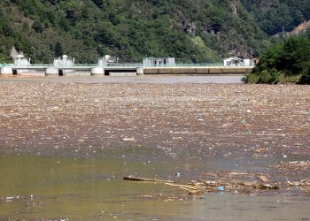 Selde kaybolan 8 kişi aranıyor