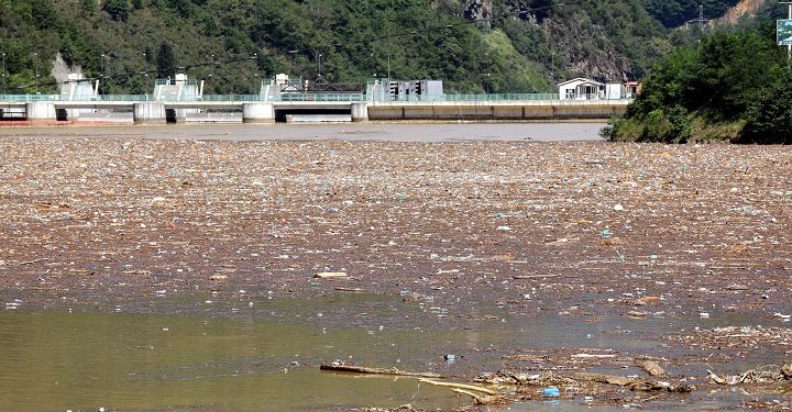 Selde kaybolan 8 kişi aranıyor