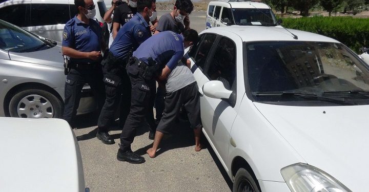 Tartıştığı babasını bıçakla rehin aldı