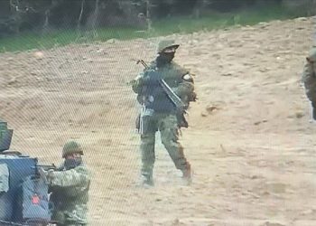 Yunan askerleri Türk köyünde tatbikat yaptı