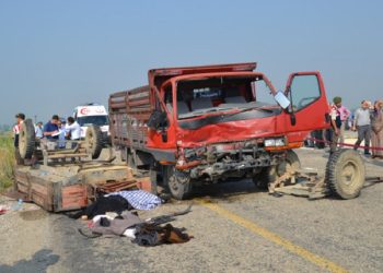 Bursa’da traktöre çarpan kamyonetin sürücüsü öldü