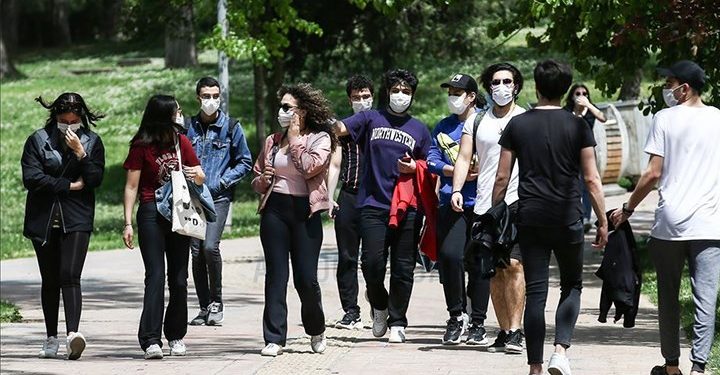 Üniversite mezunu gençler asgari ücret kıskacında